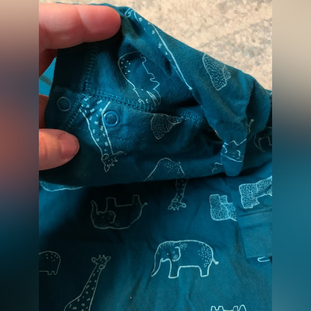 2 carters rompers - Picture 4 of 13